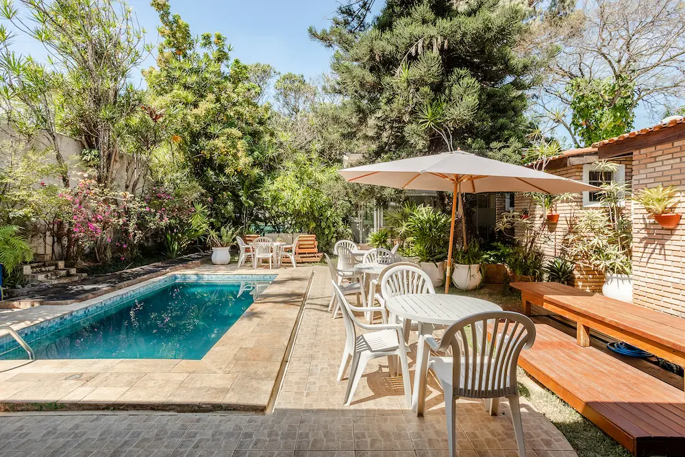 Piscina e área externa da CasaAir